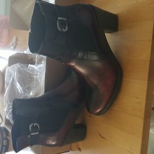 Maroon and black boots Dromedaris